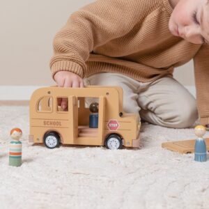 BUS SCOLAIRE EN BOIS